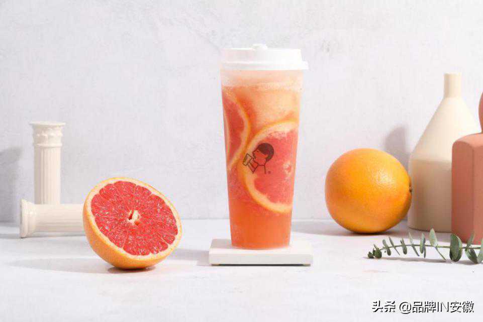 顶流回归！市民排队抢购“蛇墩墩” 二手市场最高溢价超600%